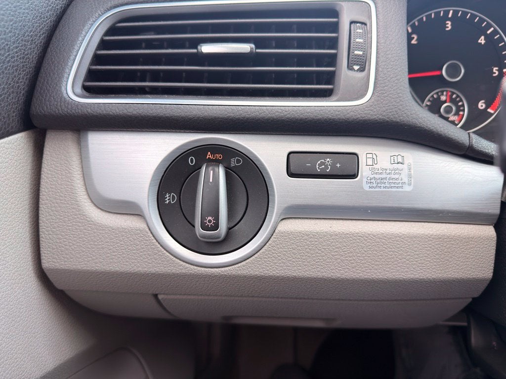 2013 Volkswagen Passat TDI SE w/Sunroof/Nav