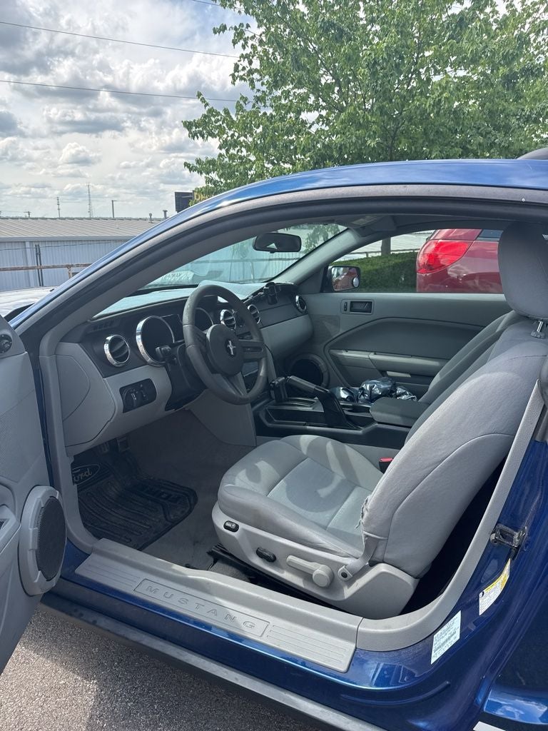 2007 Ford Mustang Deluxe