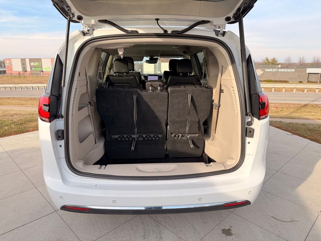 2022 Chrysler Pacifica Touring L