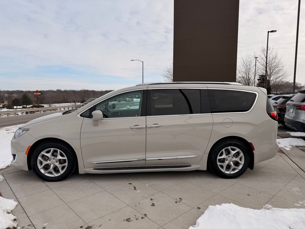 2017 Chrysler Pacifica Touring L Plus