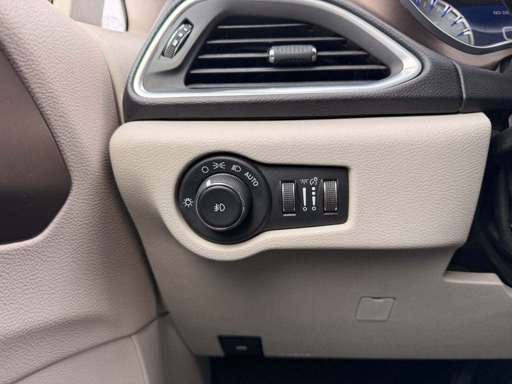 2017 Chrysler Pacifica Touring L Plus