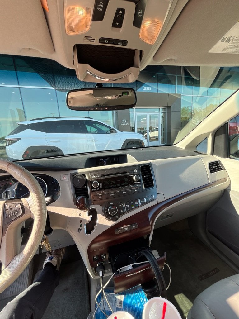 2014 Toyota Sienna XLE 8 Passenger