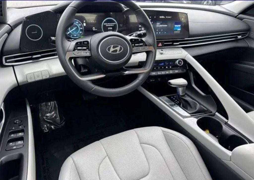 2025 Hyundai Elantra Hybrid Limited