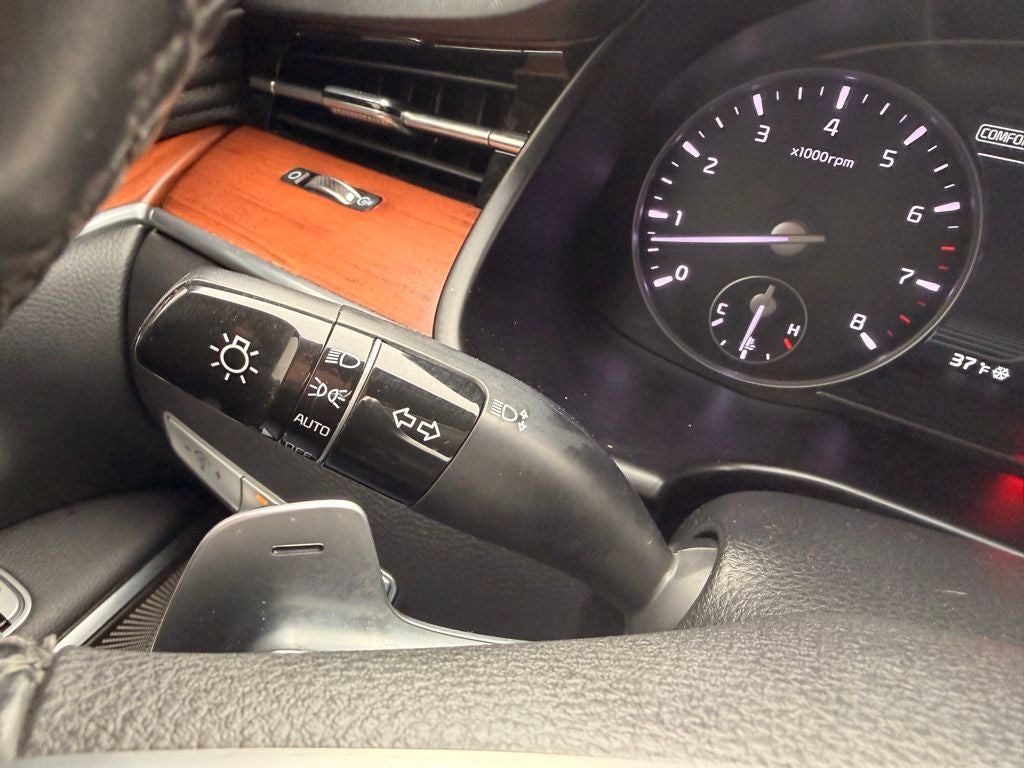 2020 Kia K900 Luxury