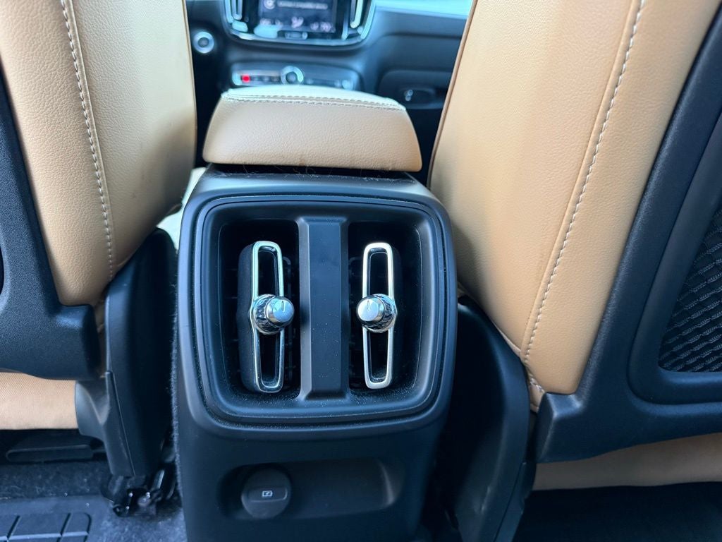 2019 Volvo XC40 Momentum