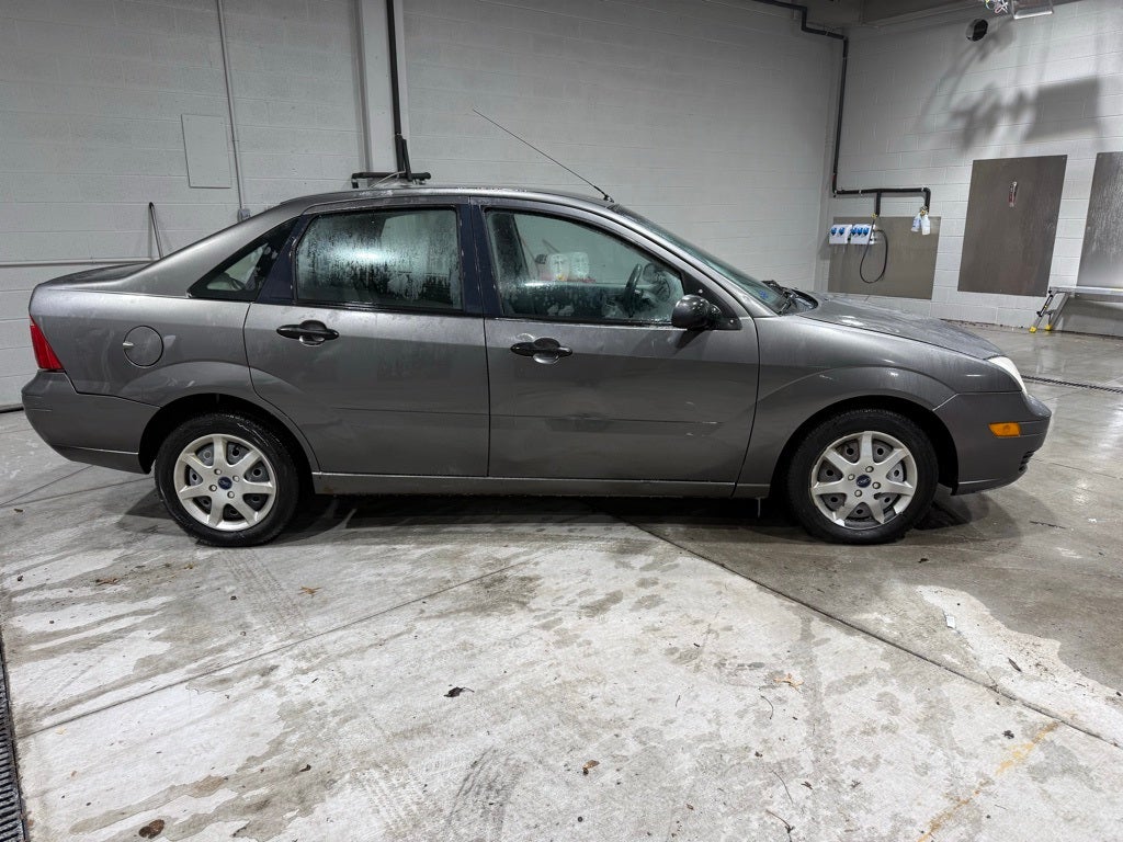 2005 Ford Focus ZX4