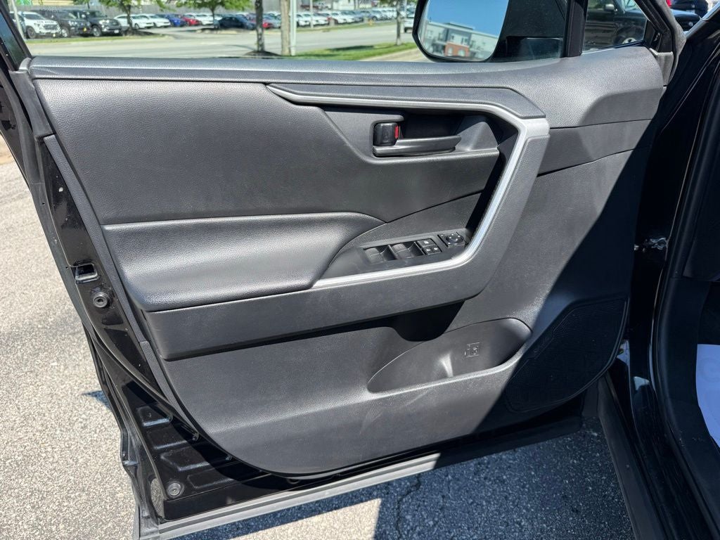 2020 Toyota RAV4 LE AWD