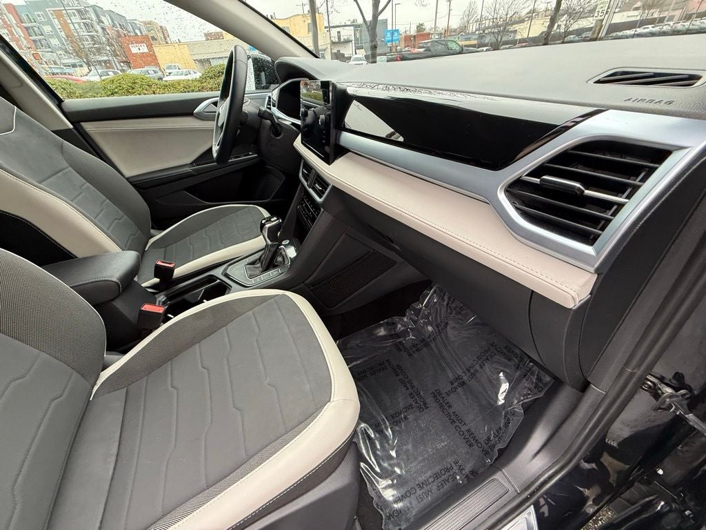 2025 Volkswagen Taos 1.5T SE