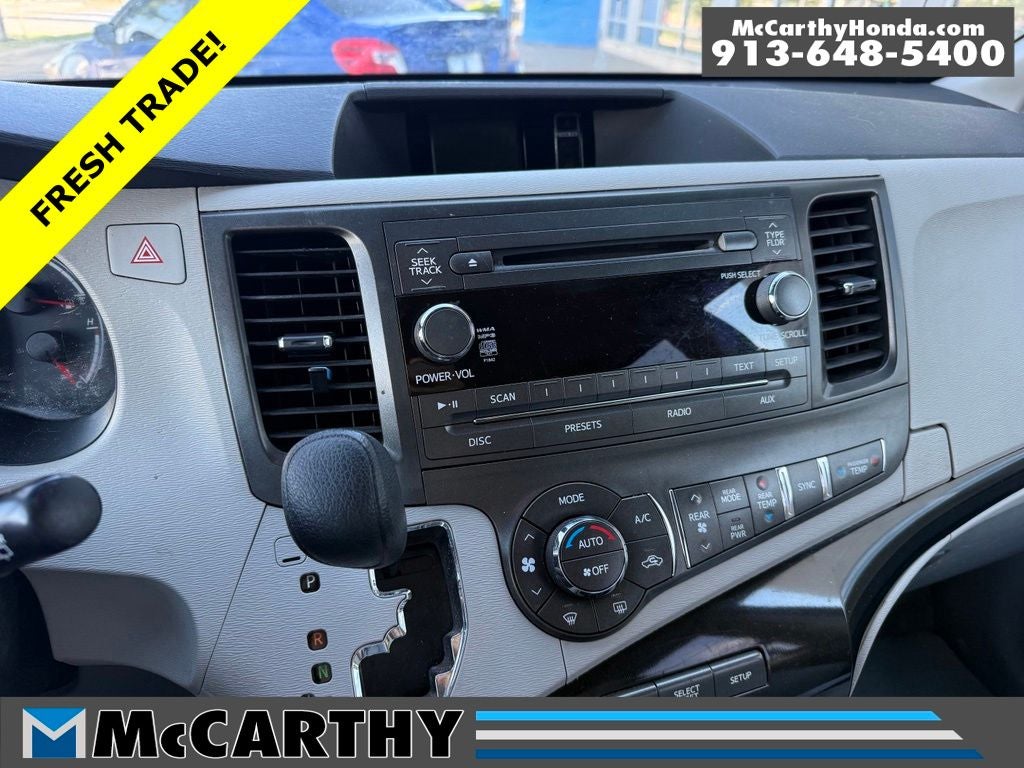 2013 Toyota Sienna LE 8 Passenger