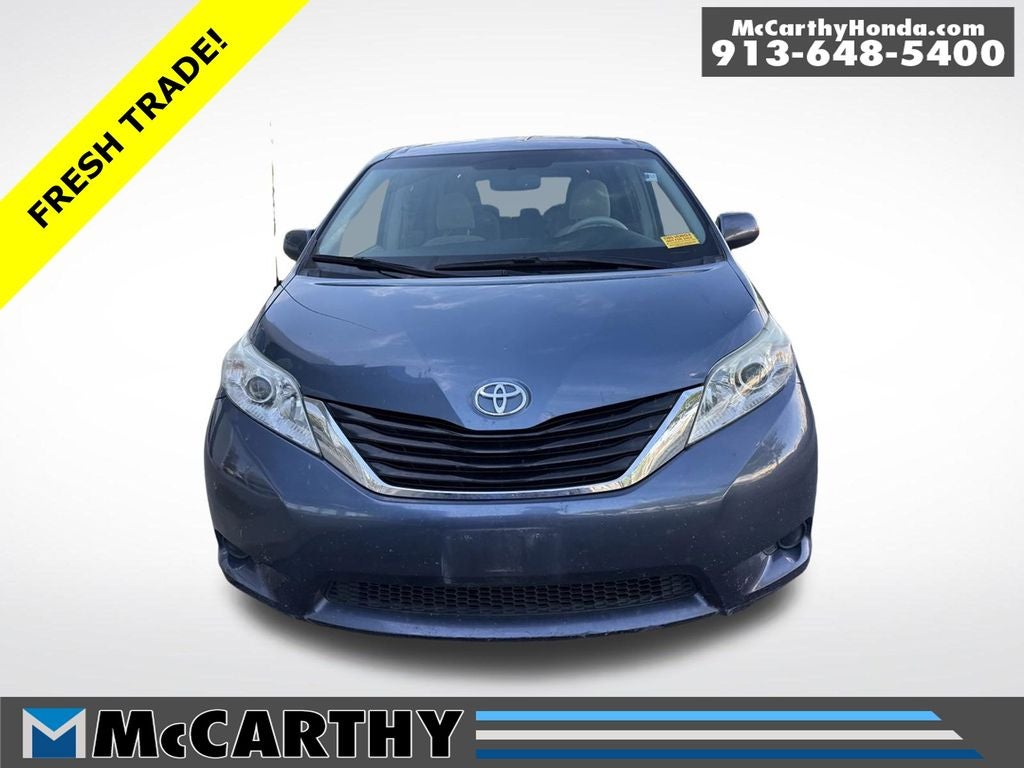 2013 Toyota Sienna LE 8 Passenger