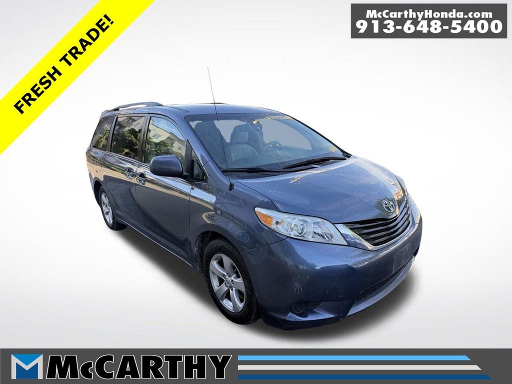 2013 Toyota Sienna LE 8 Passenger