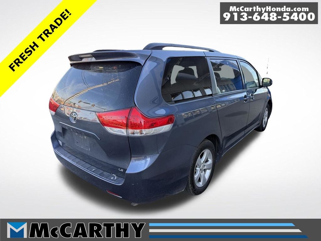 2013 Toyota Sienna LE 8 Passenger