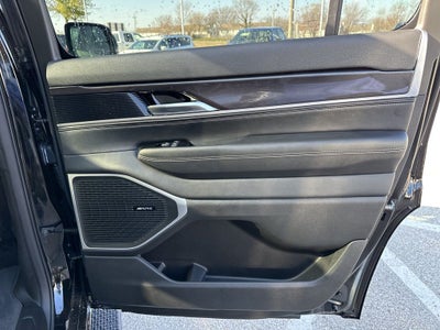 2024 Jeep Wagoneer Base