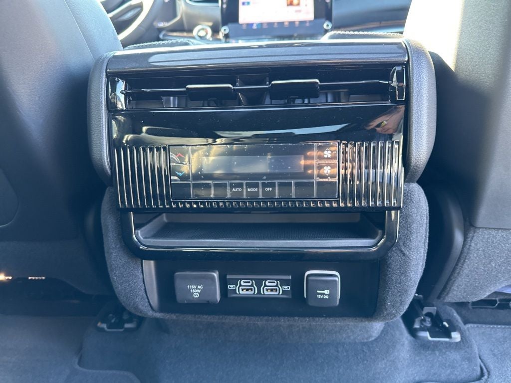 2024 Jeep Wagoneer Base