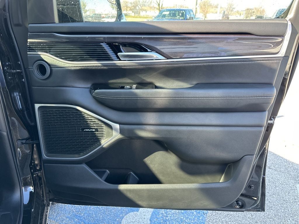 2024 Jeep Wagoneer Base