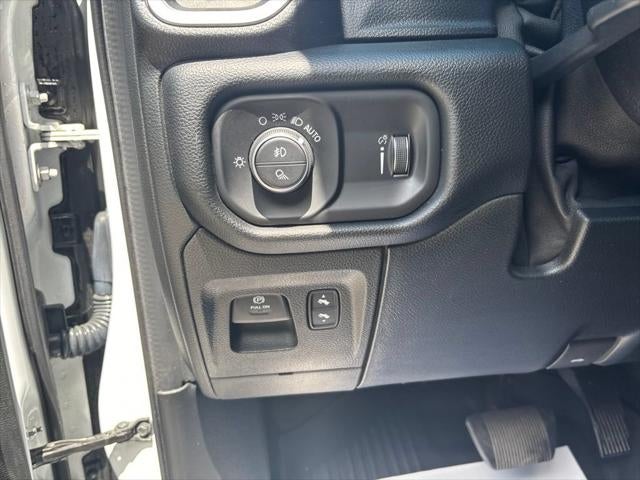2020 RAM 1500 Big Horn Crew Cab 4x4 5'7' Box
