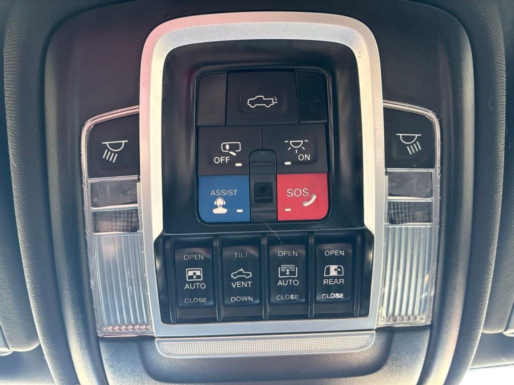 2023 RAM 1500 Laramie Crew Cab 4x4 5'7' Box