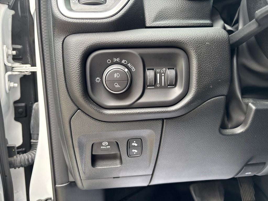 2023 RAM 1500 Laramie Crew Cab 4x4 5'7' Box