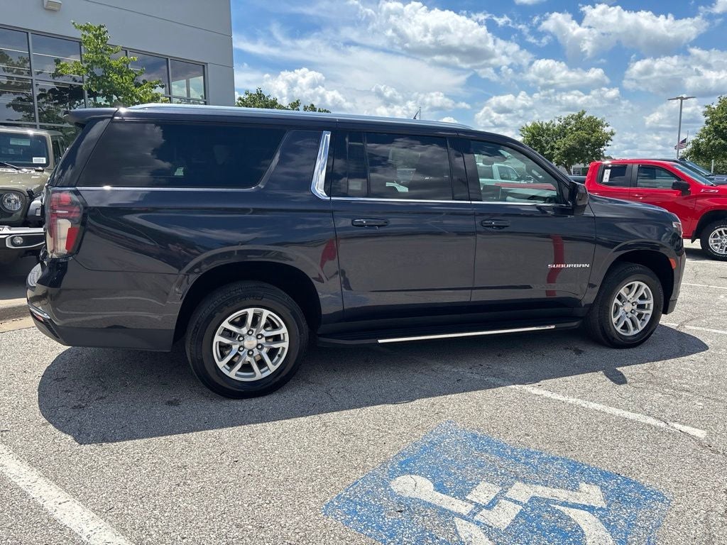 2024 Chevrolet Suburban LT