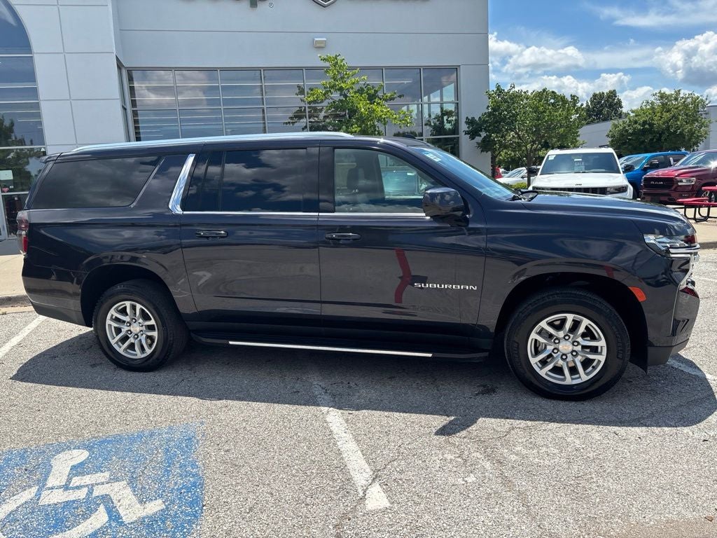 2024 Chevrolet Suburban LT