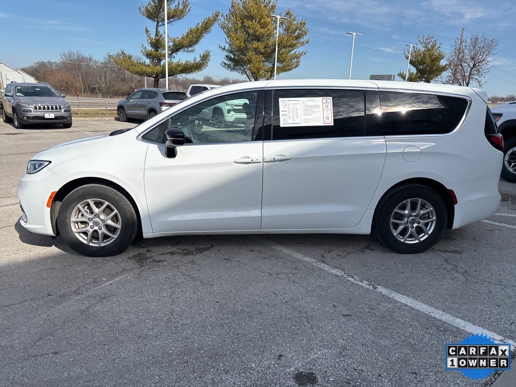 2025 Chrysler Pacifica Select