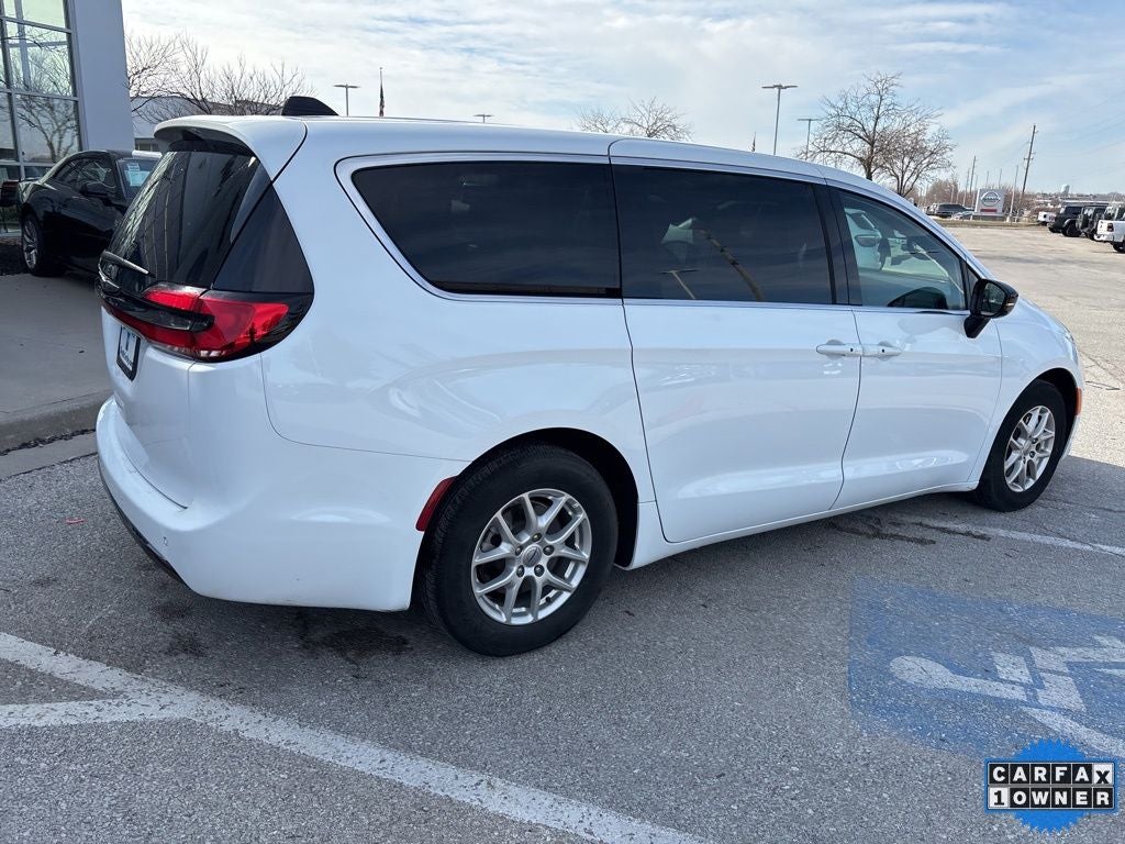 2025 Chrysler Pacifica Select