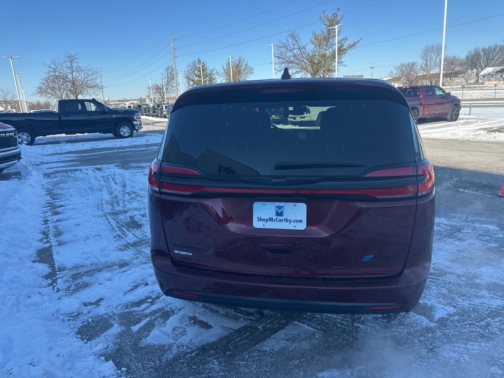 2022 Chrysler Pacifica Hybrid Touring L