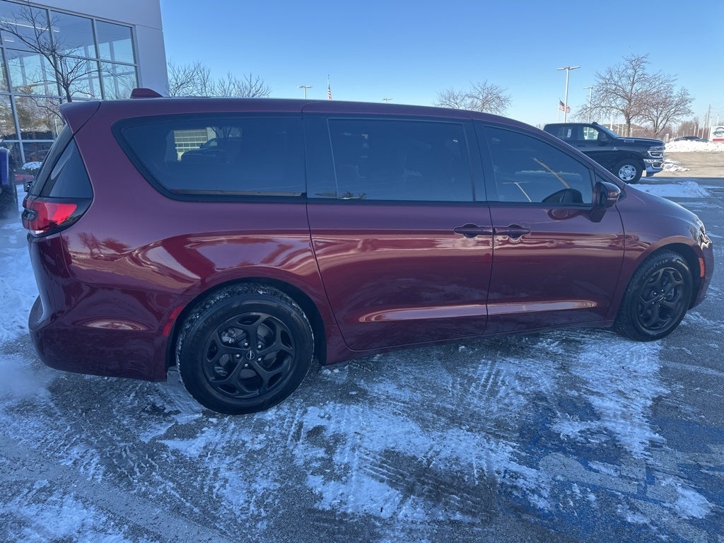 2022 Chrysler Pacifica Hybrid Touring L