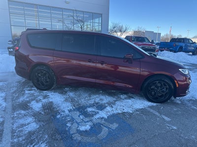 2022 Chrysler Pacifica Hybrid Touring L