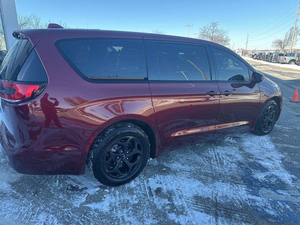 2022 Chrysler Pacifica Hybrid Touring L