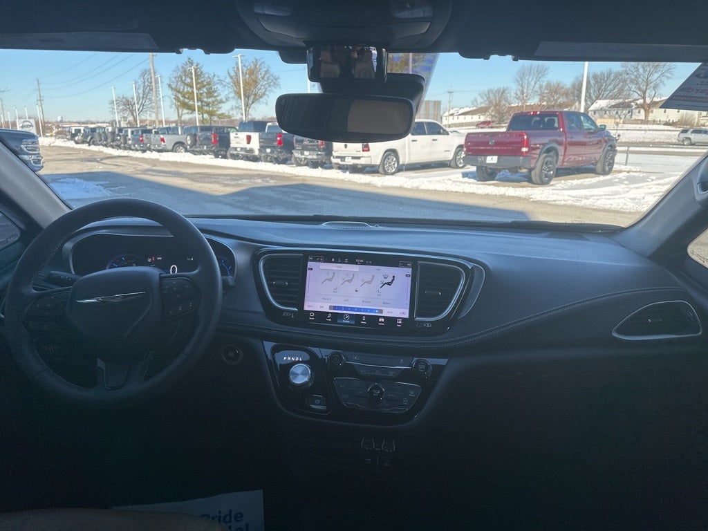 2022 Chrysler Pacifica Hybrid Touring L