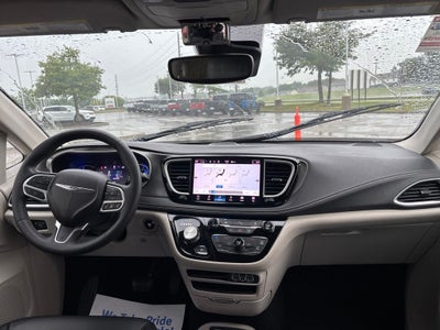 2023 Chrysler Pacifica Hybrid Touring L