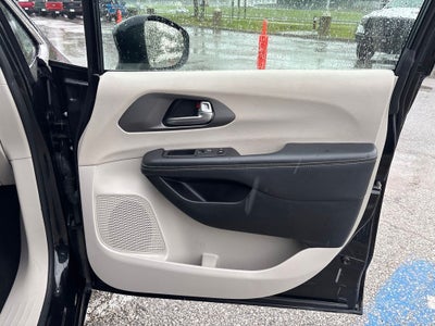 2023 Chrysler Pacifica Hybrid Touring L