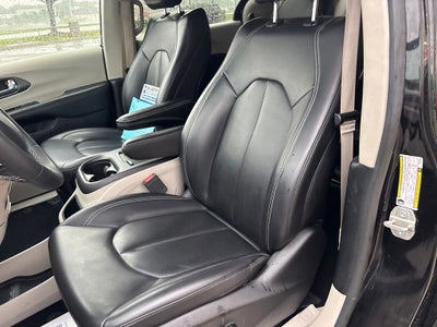 2023 Chrysler Pacifica Hybrid Touring L