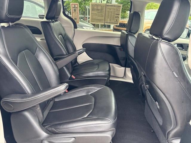 2024 Chrysler Pacifica Hybrid Select