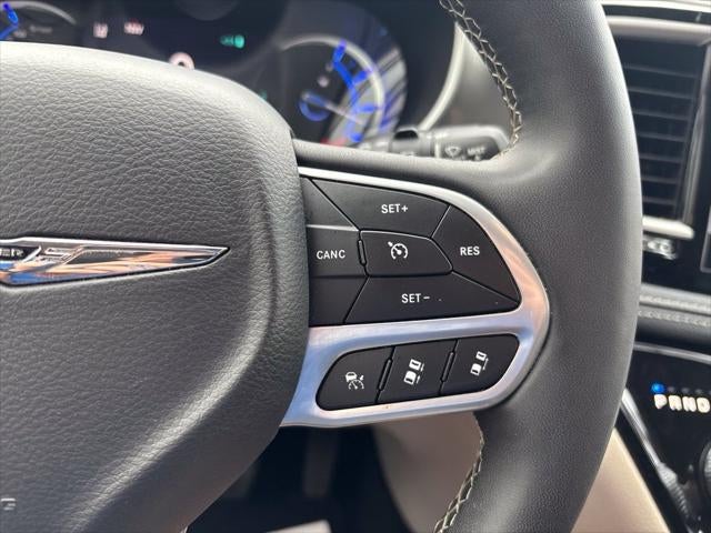 2024 Chrysler Pacifica Hybrid Select