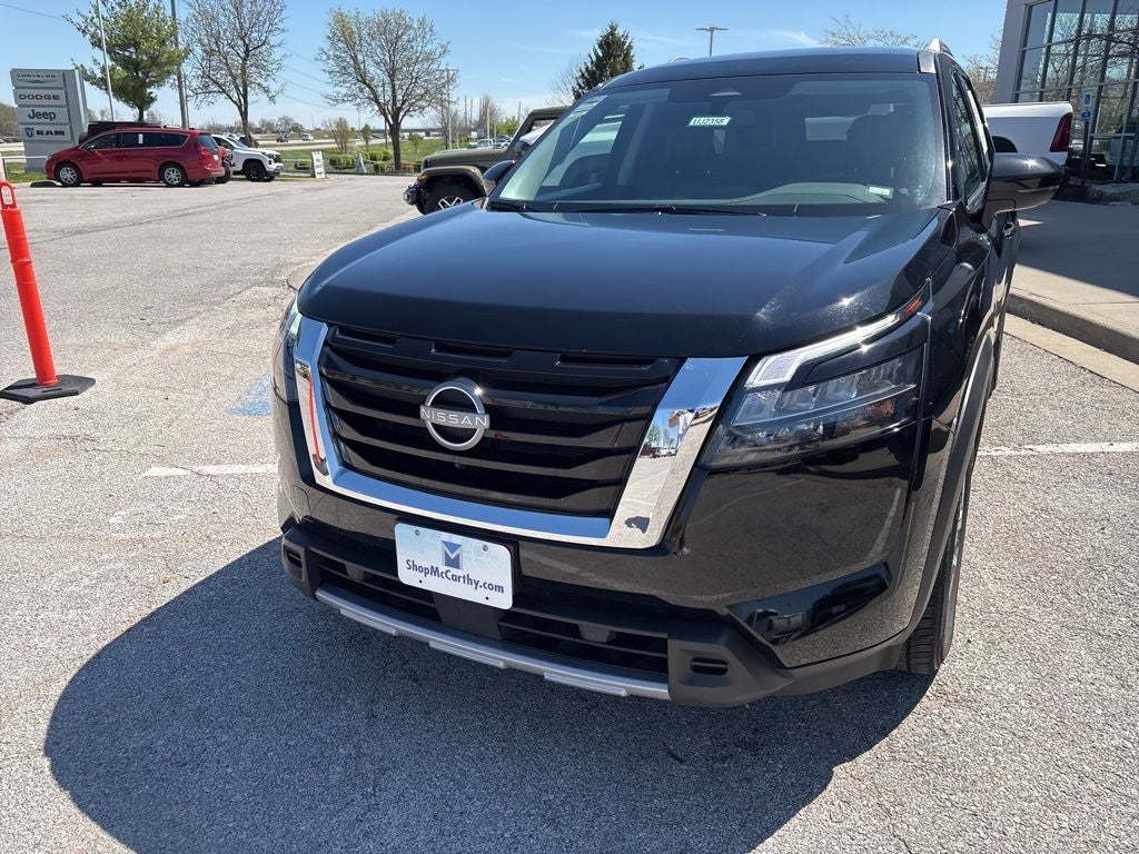 2025 Nissan Pathfinder SL
