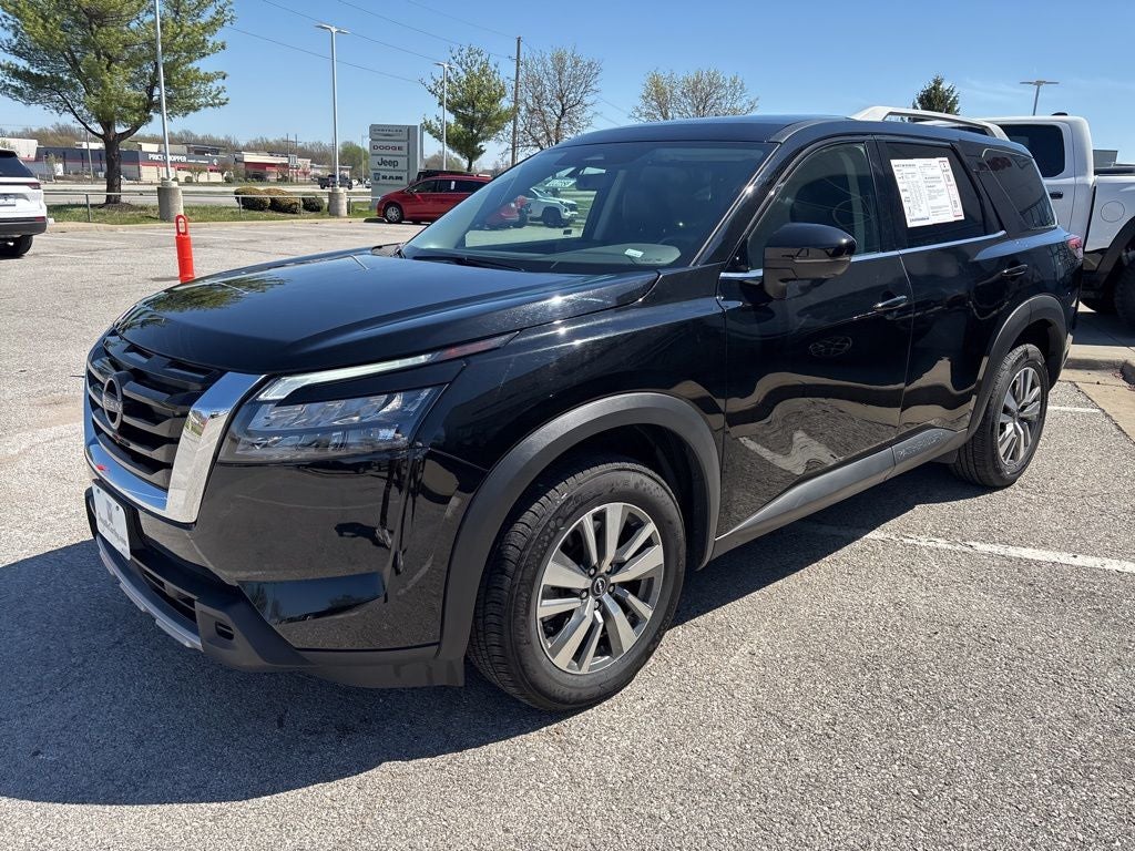 2025 Nissan Pathfinder SL