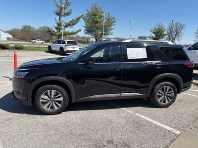 2025 Nissan Pathfinder SL