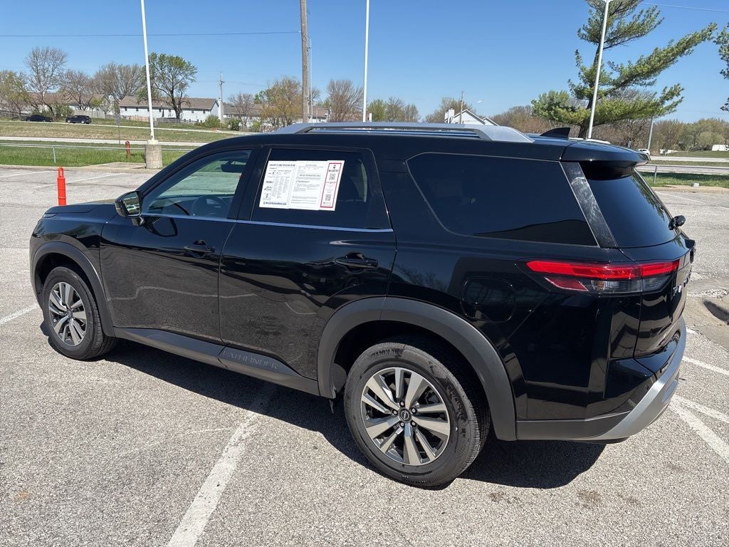 2025 Nissan Pathfinder SL