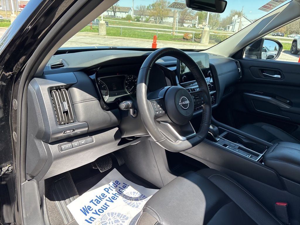 2025 Nissan Pathfinder SL