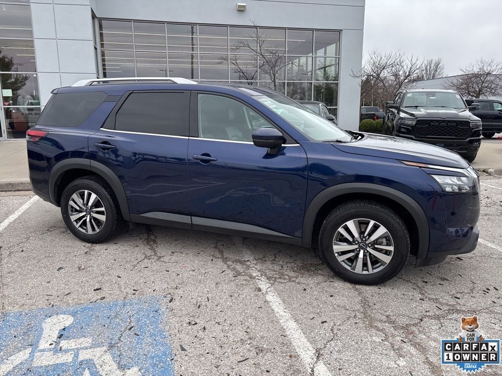 2025 Nissan Pathfinder SL