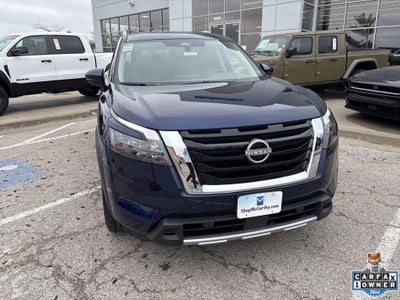 2025 Nissan Pathfinder SL