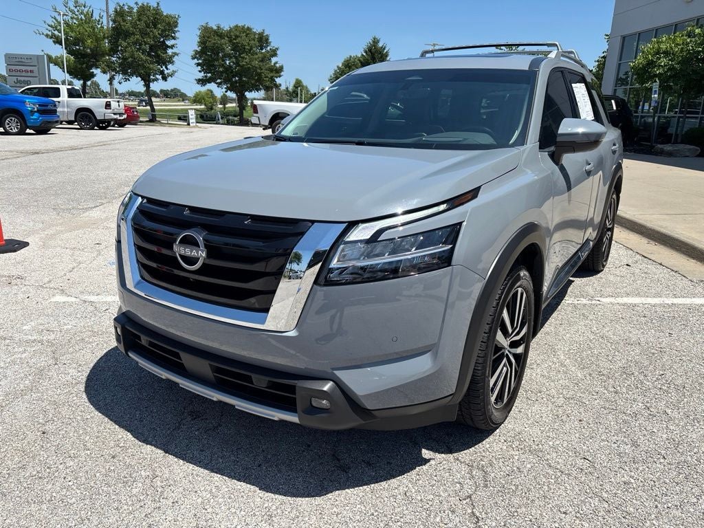 2023 Nissan Pathfinder Platinum
