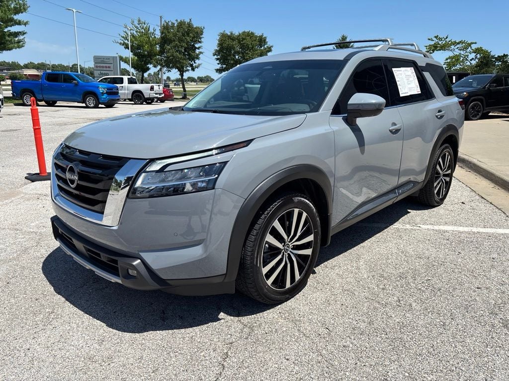 2023 Nissan Pathfinder Platinum