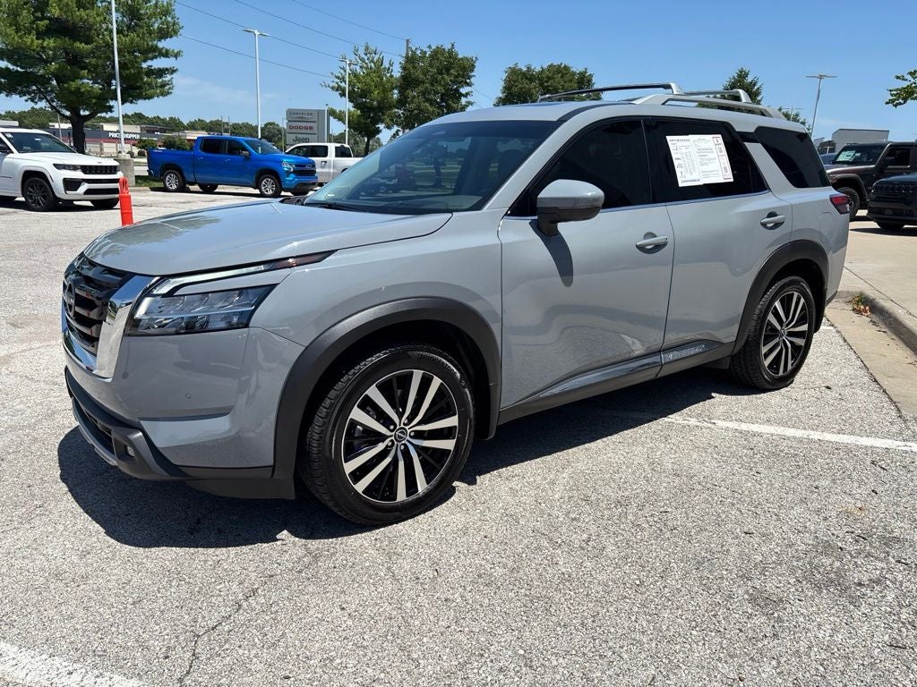 2023 Nissan Pathfinder Platinum