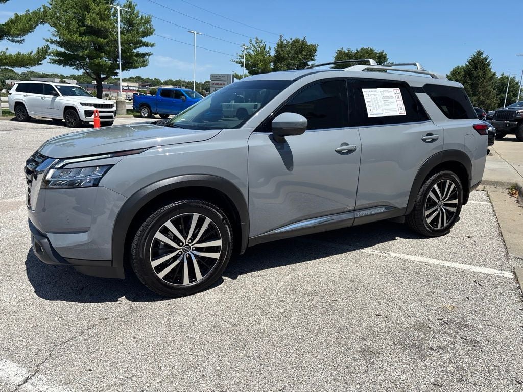 2023 Nissan Pathfinder Platinum