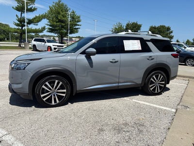 2023 Nissan Pathfinder Platinum