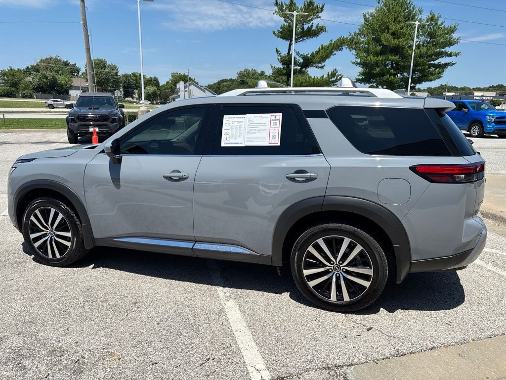 2023 Nissan Pathfinder Platinum