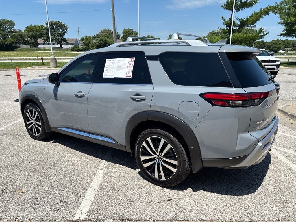 2023 Nissan Pathfinder Platinum